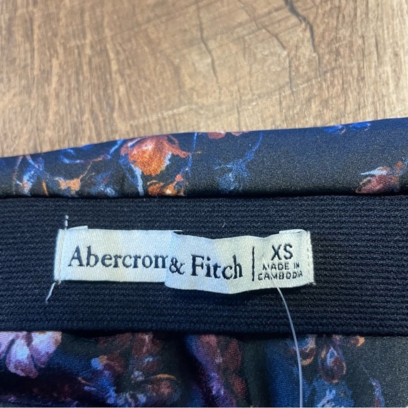 Abercrombie & Fitch Mini Dainty Floral 90s Style Circle Skirt K3 - Picture 2 of 3
